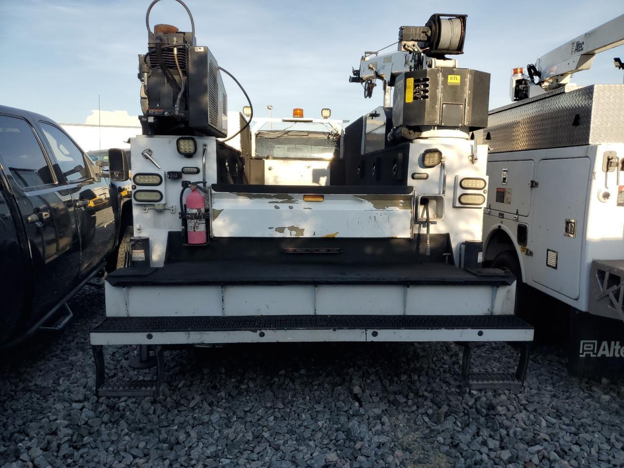 2016 Ford F550 Super - Trucks Semi Truck - Image 6