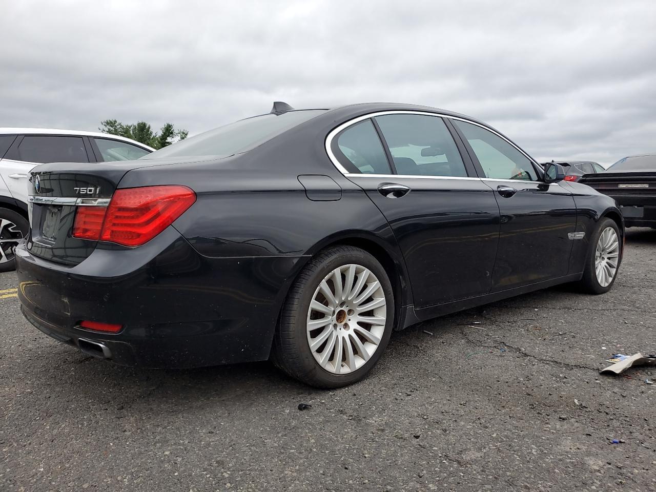 2011 BMW 750 Xi - Image 3