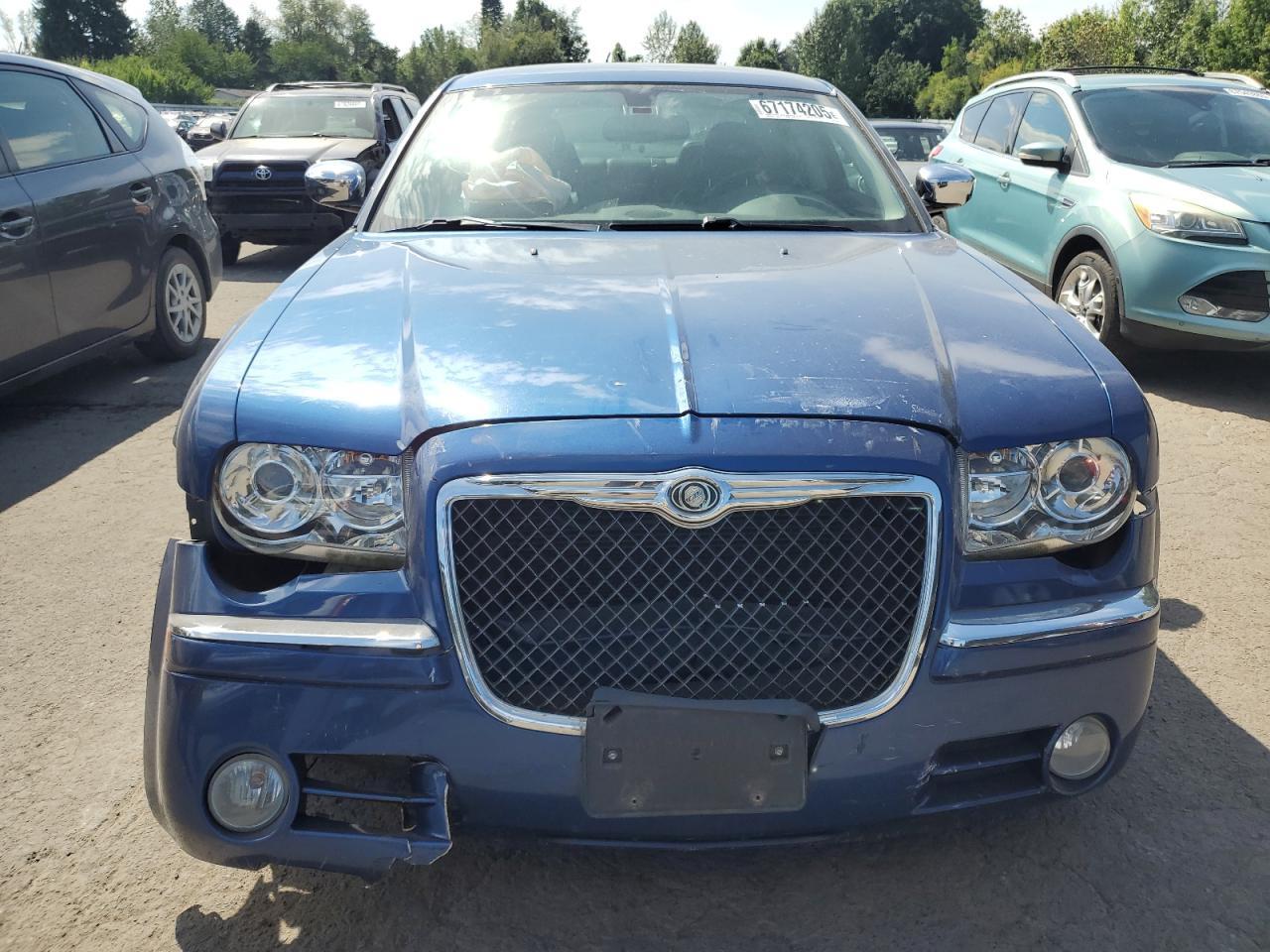 2009 Chrysler 300C - Image 5