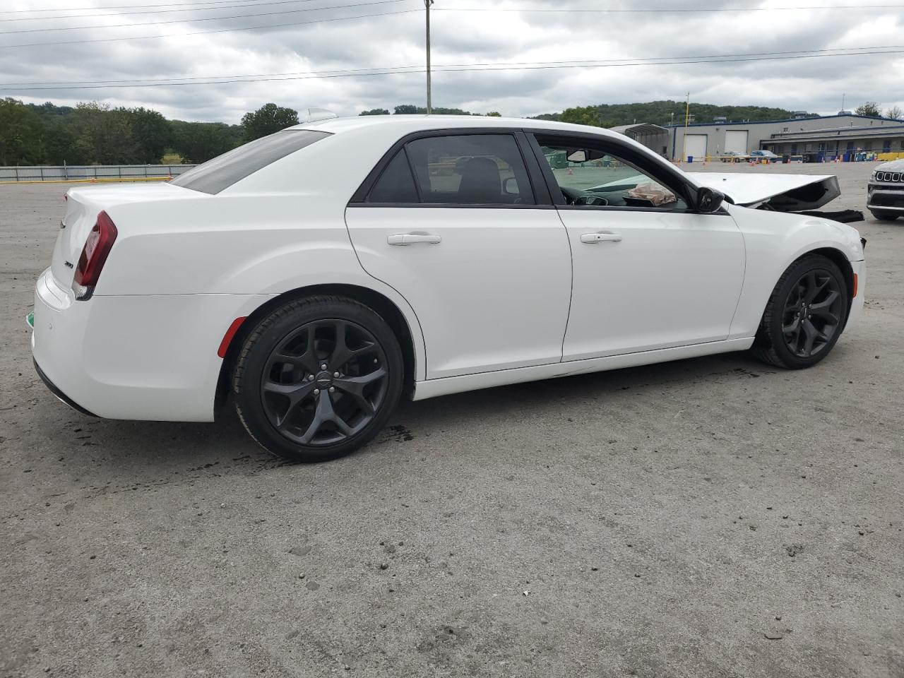 2020 Chrysler 300 Touring - Фото 3