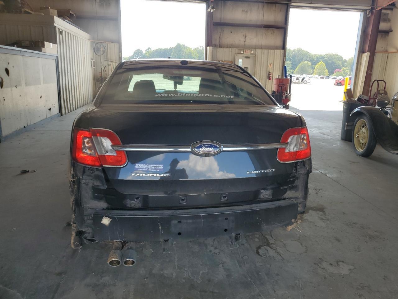 2010 Ford Taurus Limited - Image 6