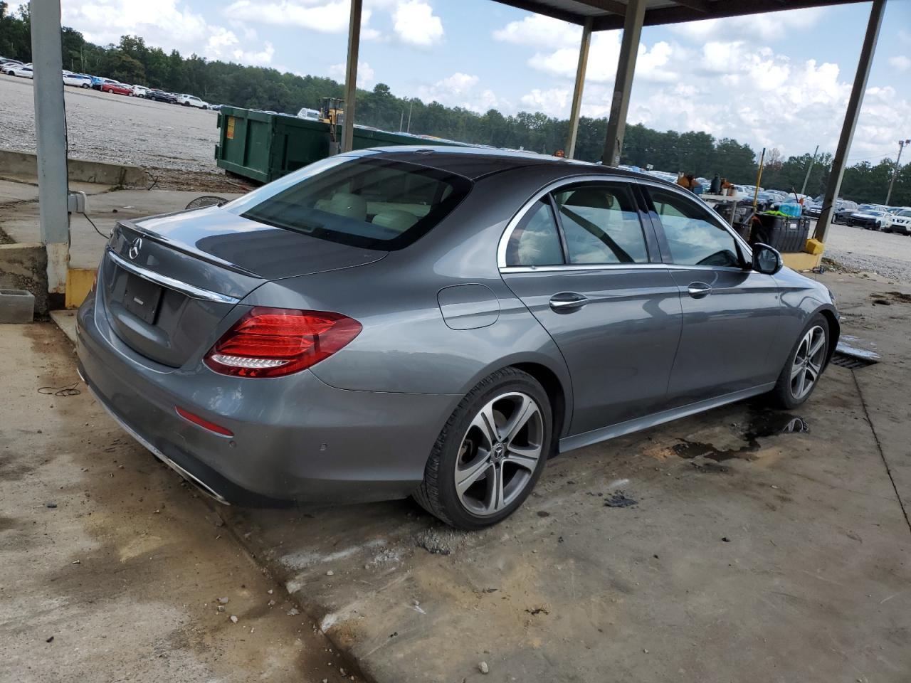 2018 Mercedes-Benz E 300 - Фото 3