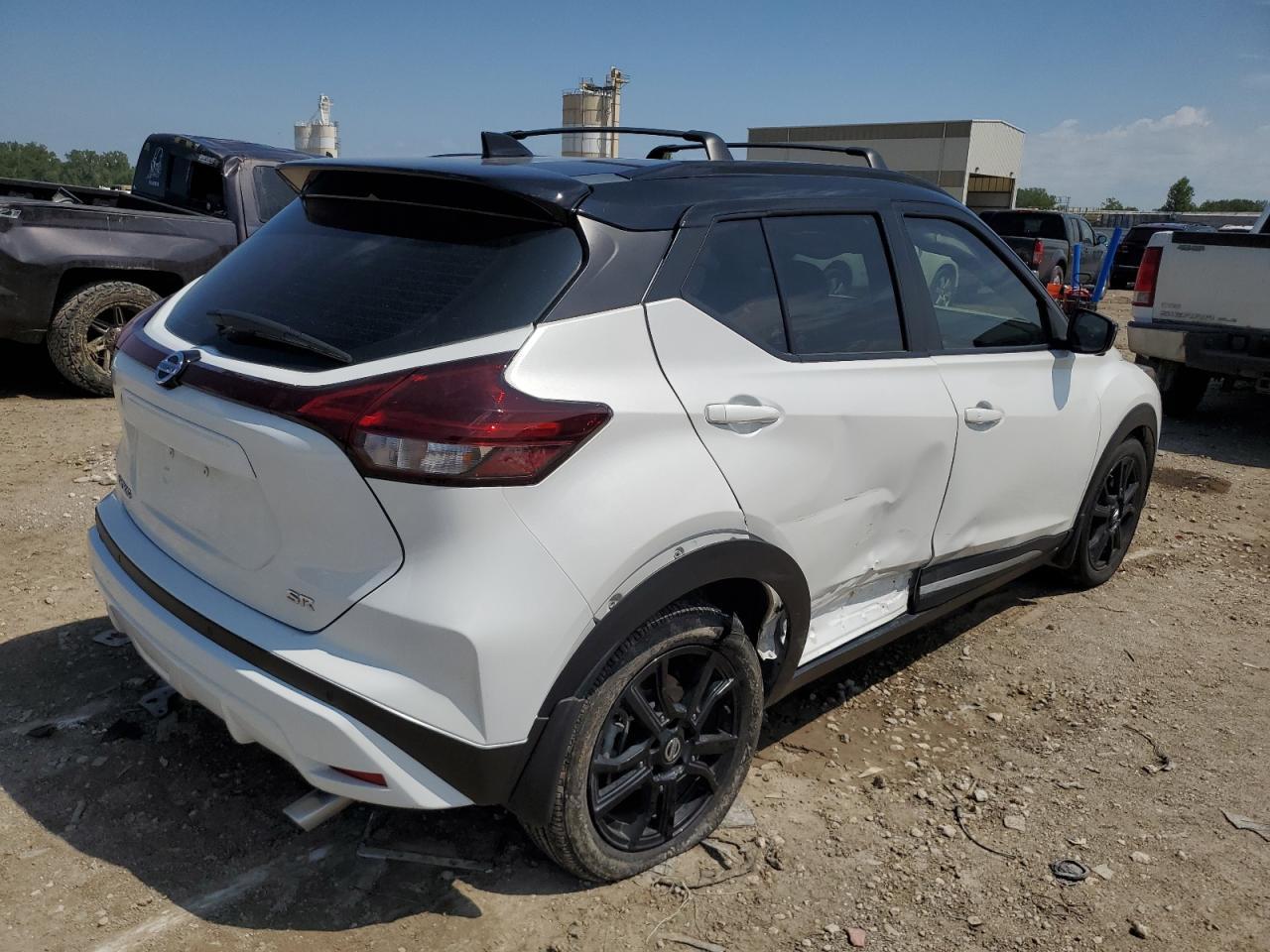 2021 Nissan Kicks Sr - Image 3