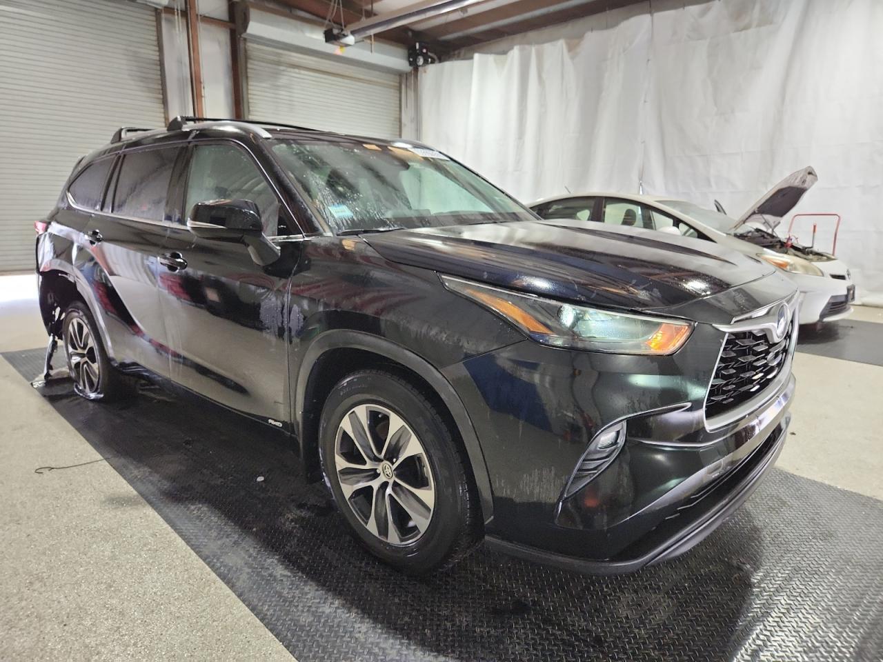 2022 Toyota Highlander Hybrid Xle - Image 4