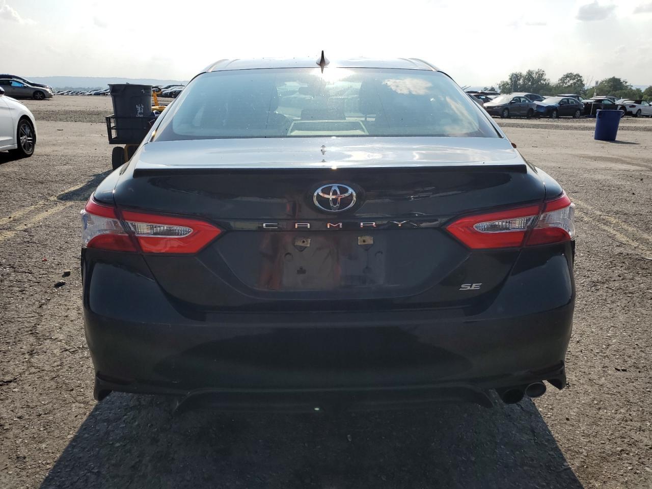 2020 Toyota Camry Se - Фото 6