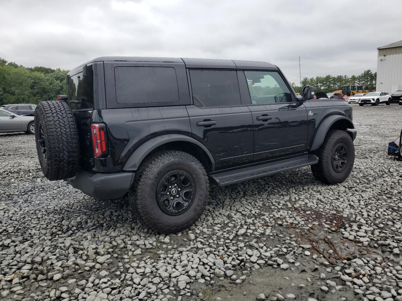 2025 Ford Bronco Outer Banks - Image 3