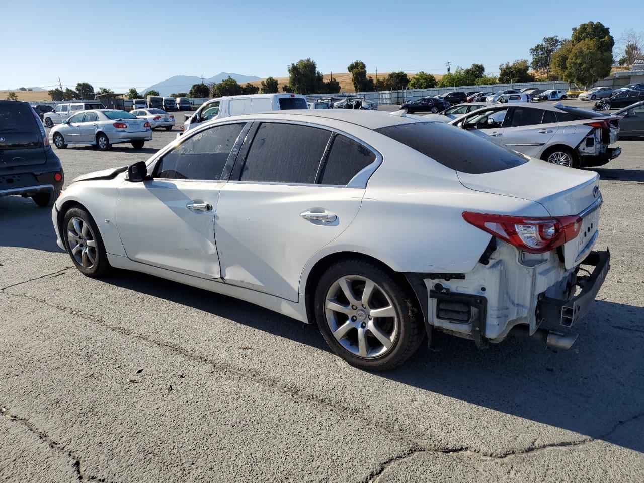 2015 Infiniti Q50 Base - Фото 2
