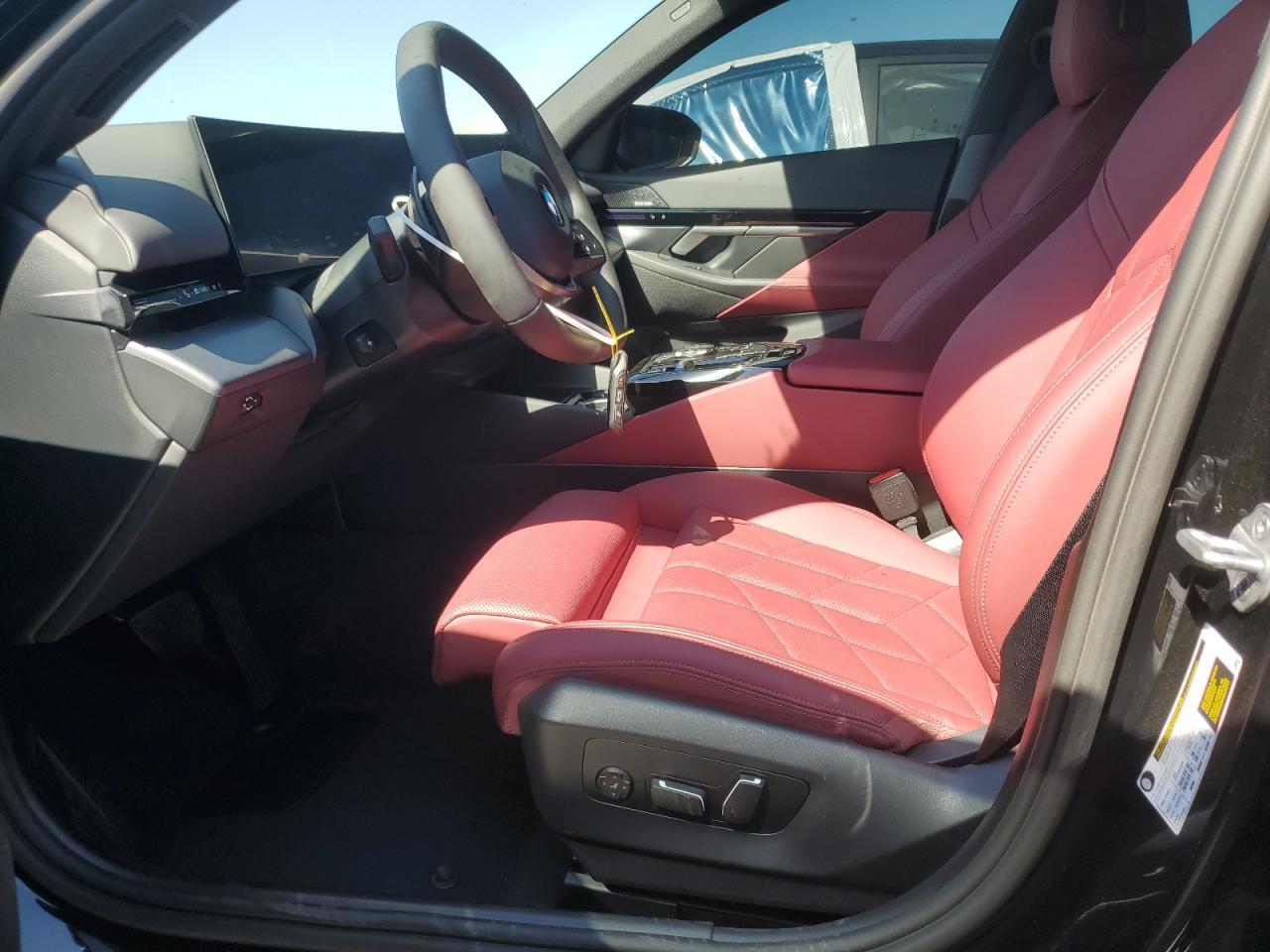 2025 BMW 530 I - Фото 7