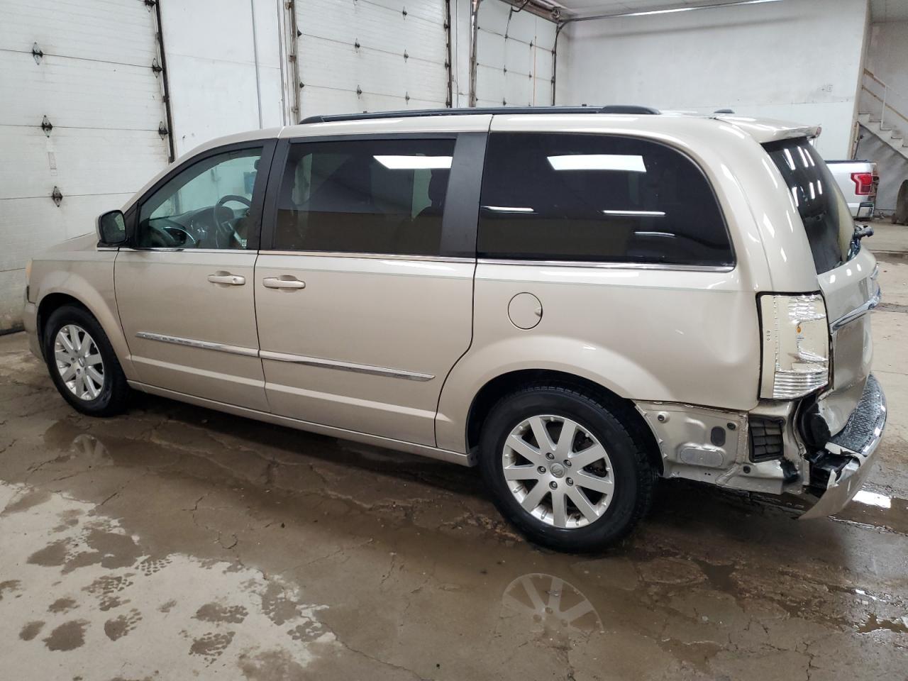 2016 Chrysler Town & Country Touring - Фото 2