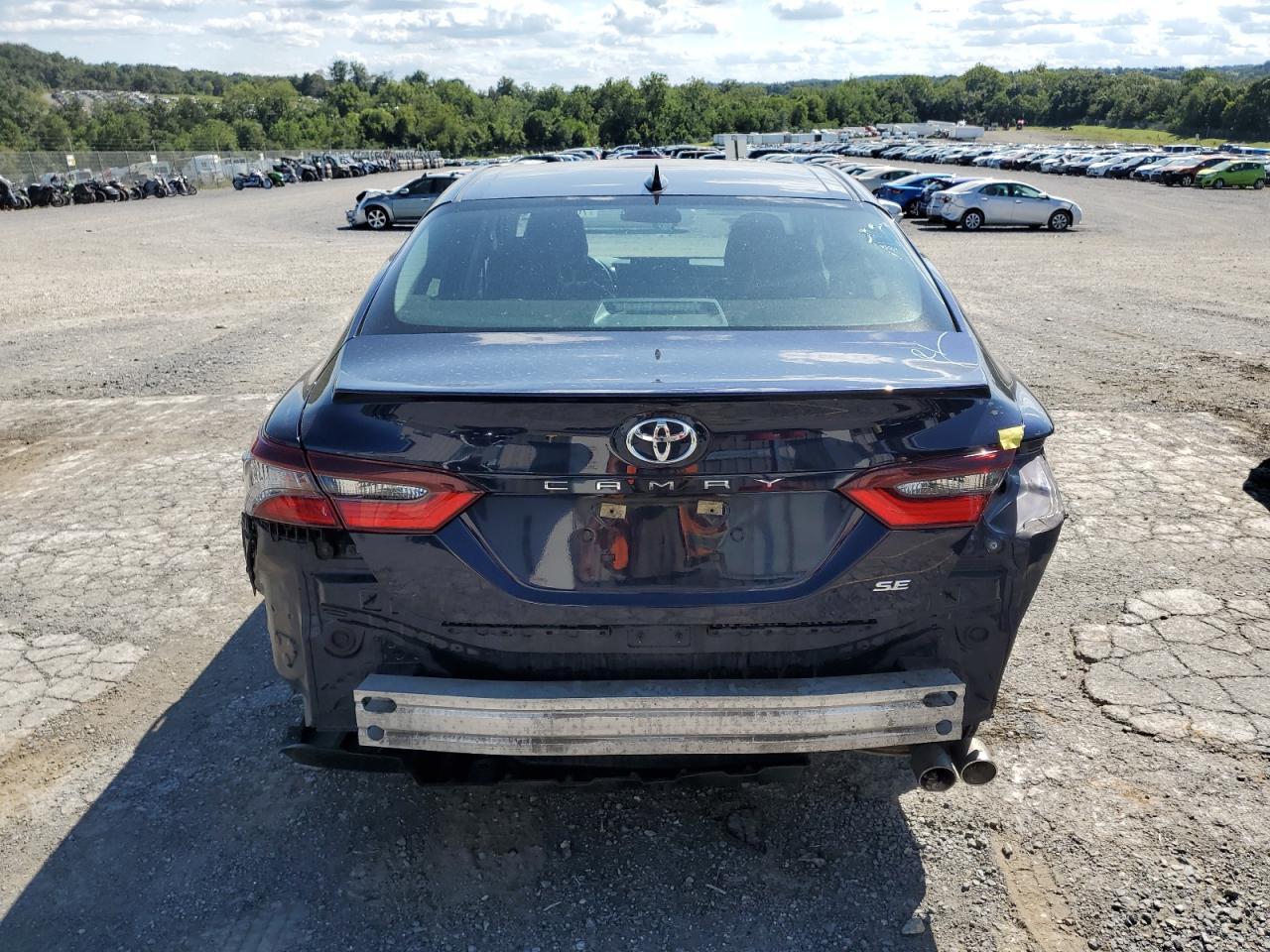 2022 Toyota Camry Se - Image 6