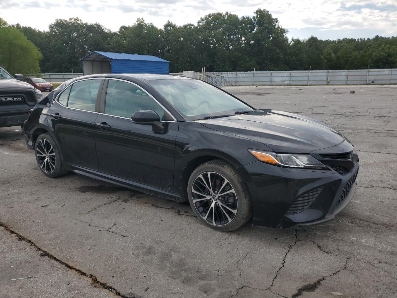 2020 Toyota Camry Se - Image 4