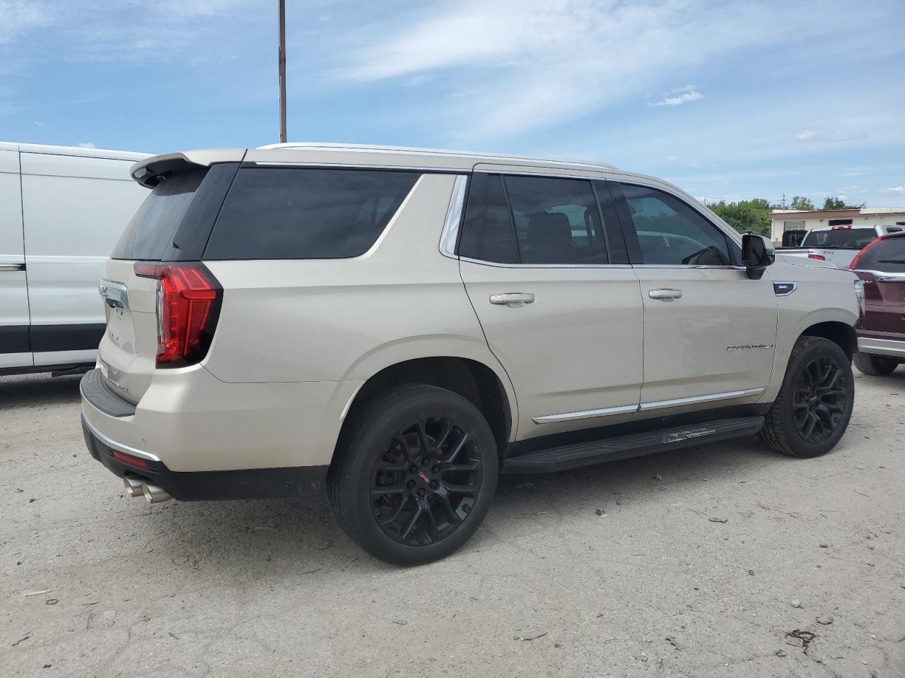 2022 GMC Yukon Denali - Фото 3