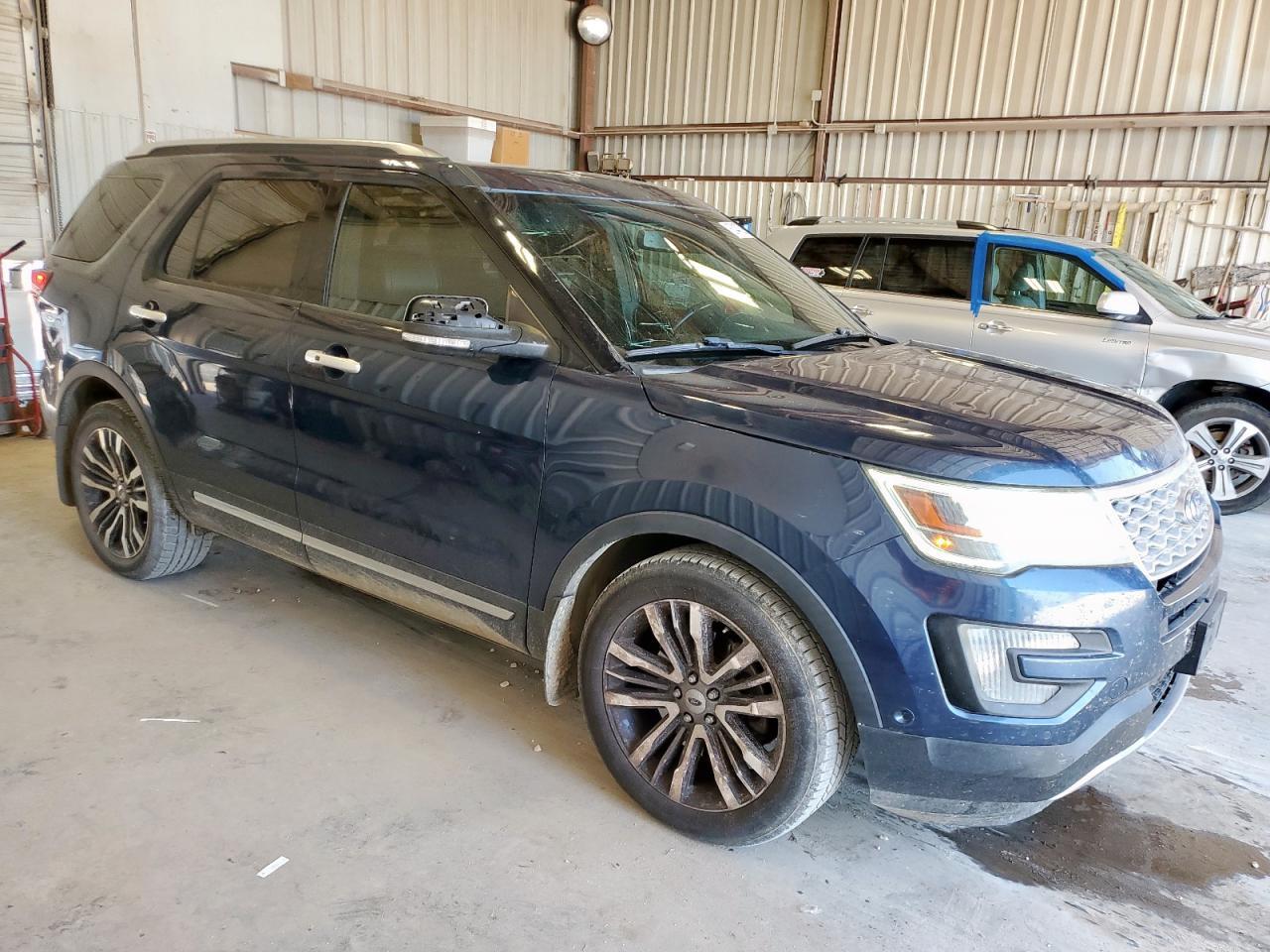 2017 Ford Explorer Platinum - Image 4