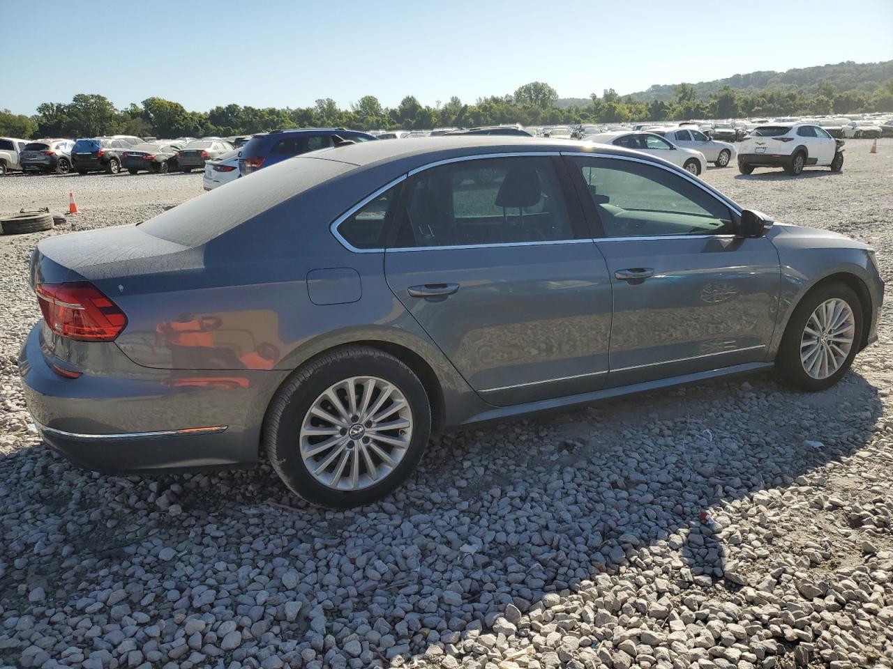 2016 Volkswagen Passat Se - Image 3