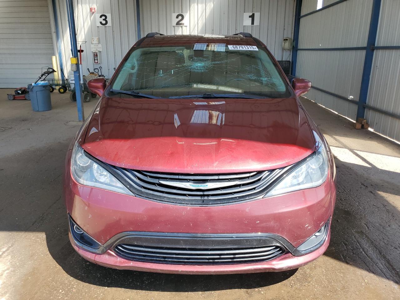 2018 Chrysler Pacifica Hybrid Limited - Image 5