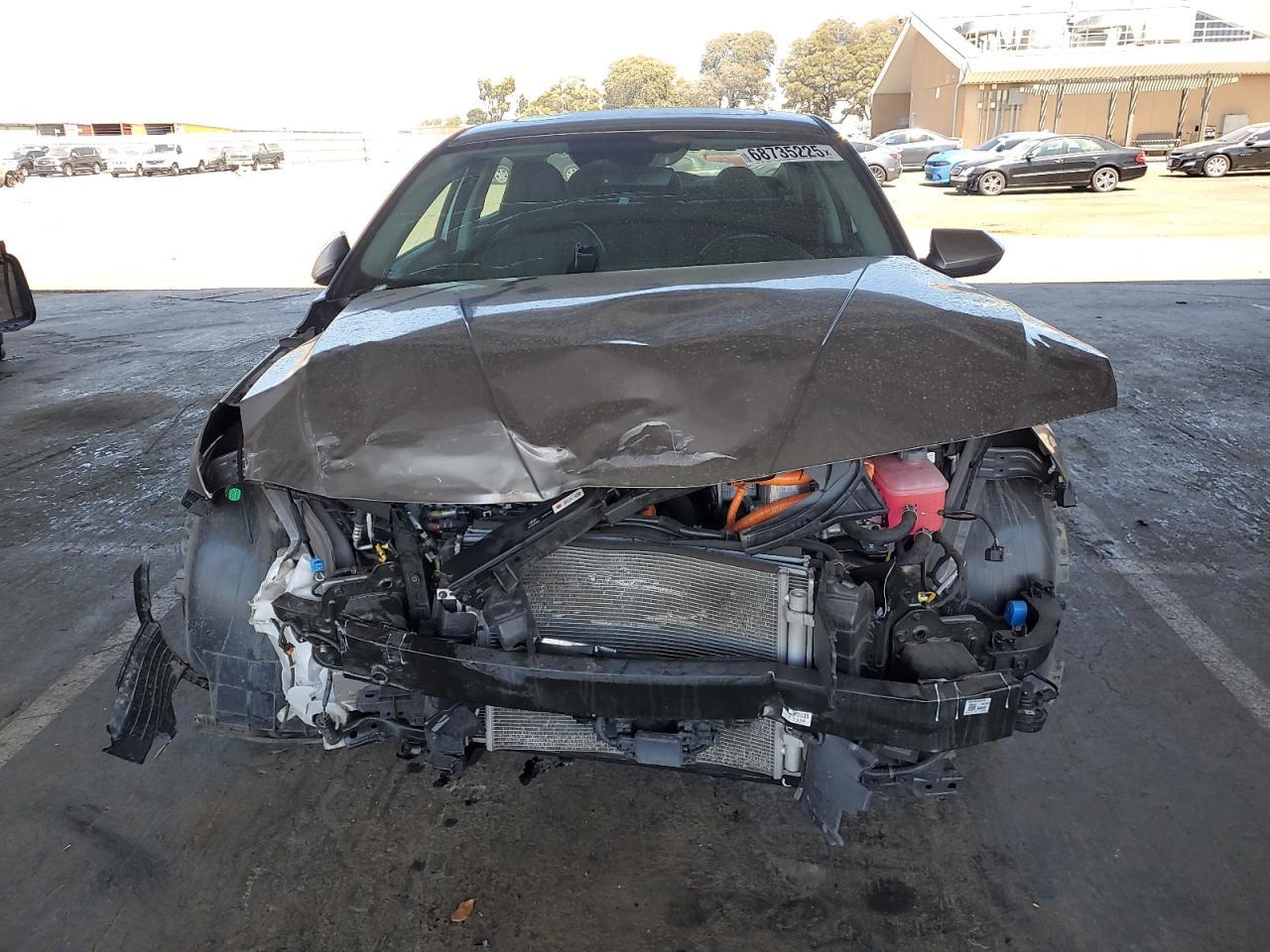 2023 Hyundai Elantra Limited - Image 5