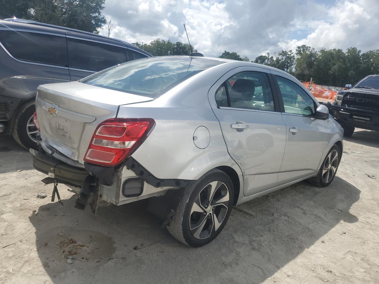 2018 Chevrolet Sonic Premier - Фото 3
