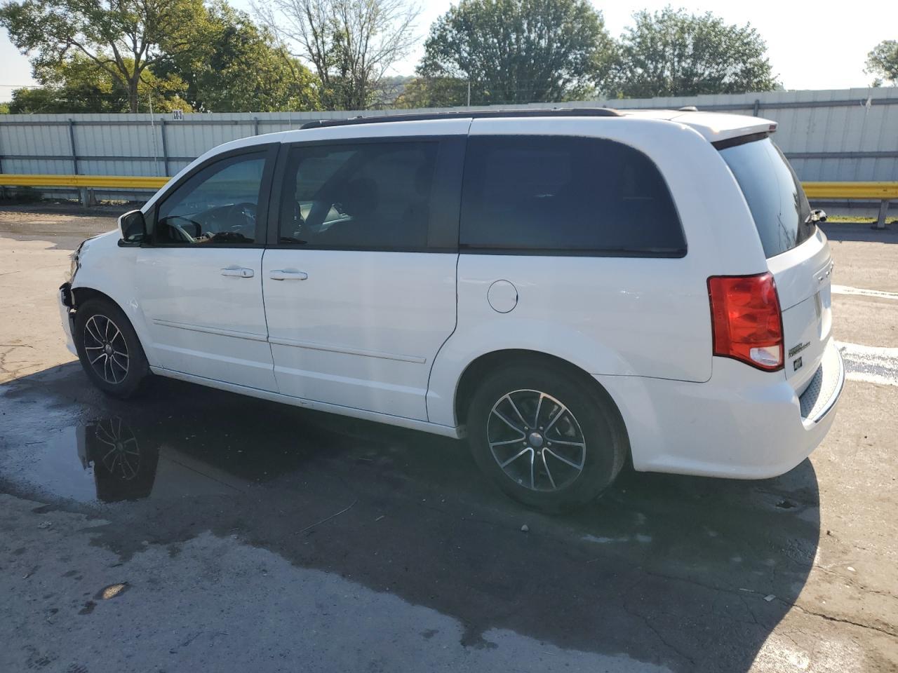 2016 Dodge Grand Caravan R/T - Image 2