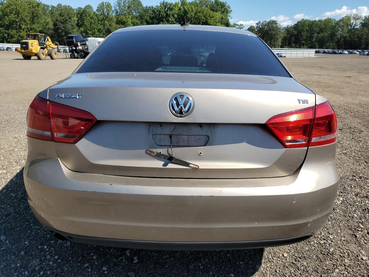 2015 Volkswagen Passat S - Фото 6