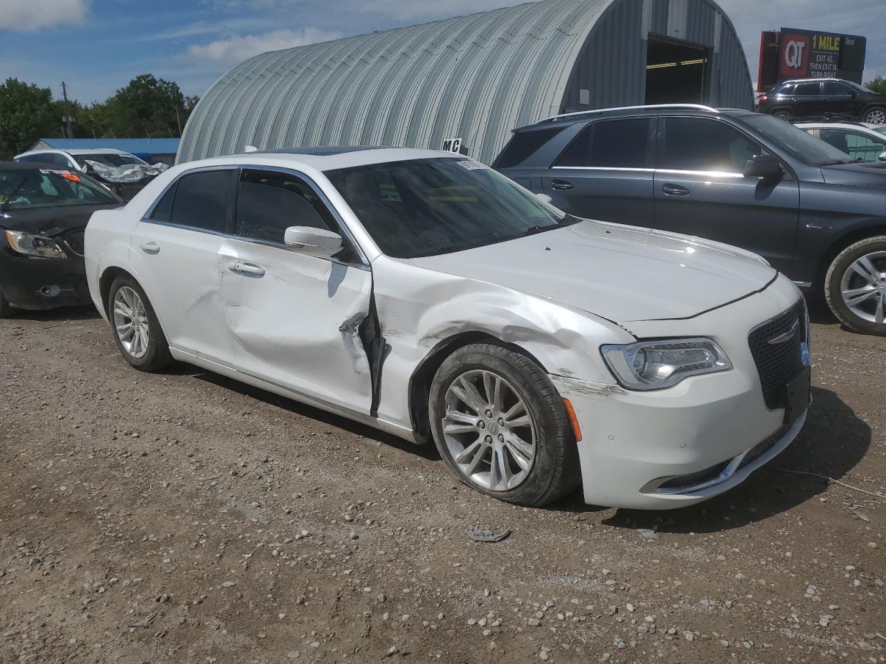 2016 Chrysler 300 Limited - Фото 4