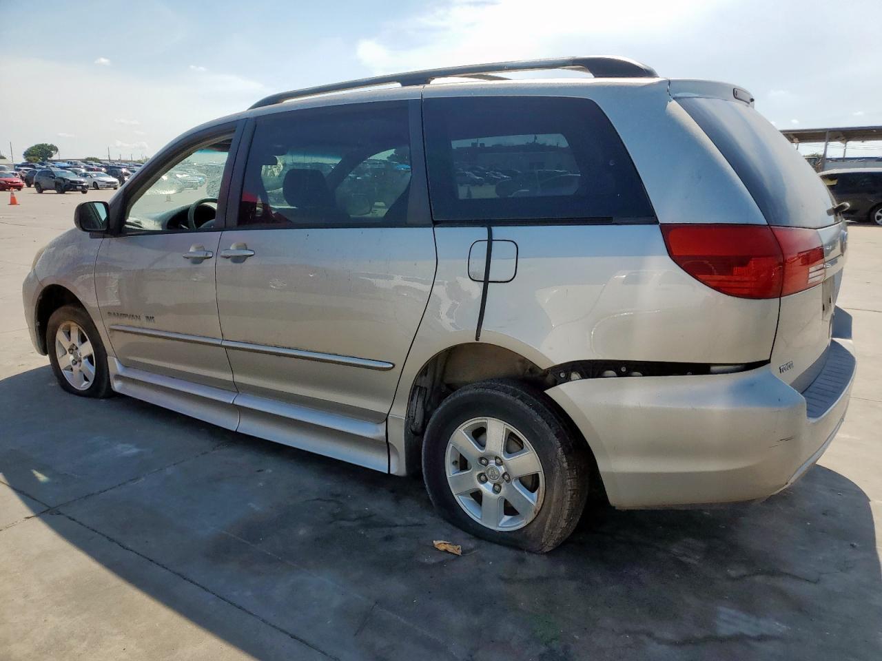 2004 Toyota Sienna Ce - Фото 2