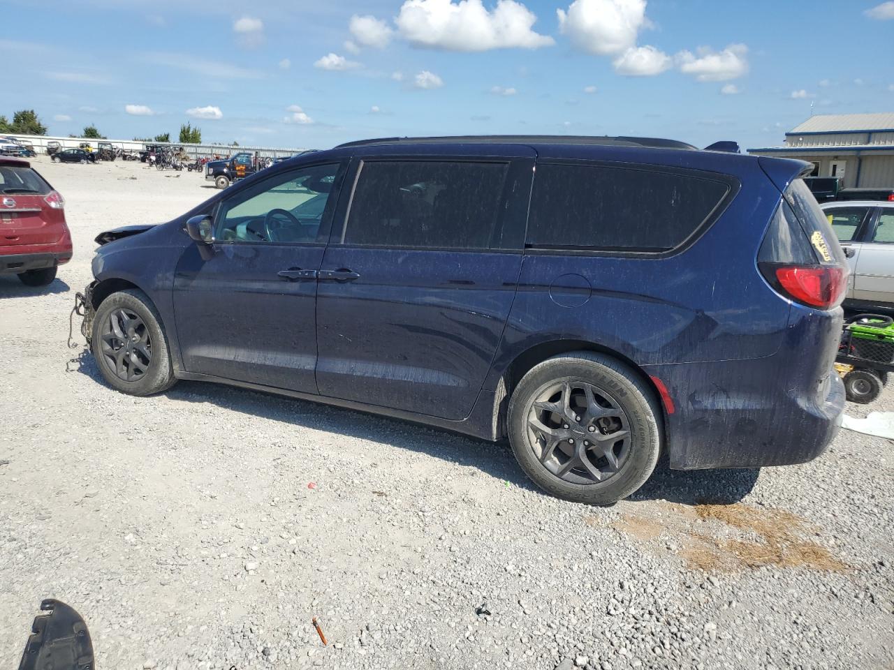2020 Chrysler Pacifica Touring L Plus - Фото 2