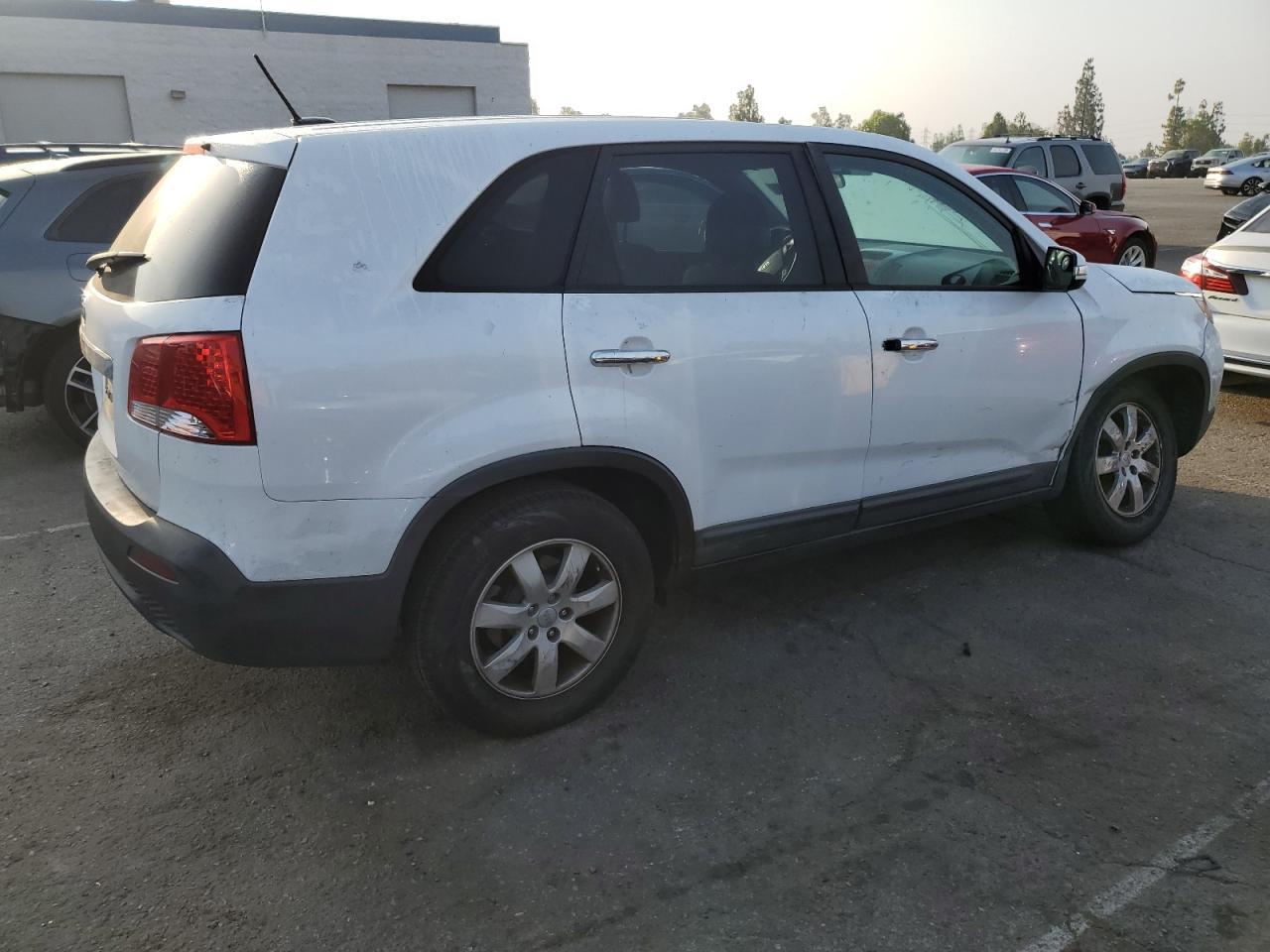 2013 Kia Sorento Lx - Image 3