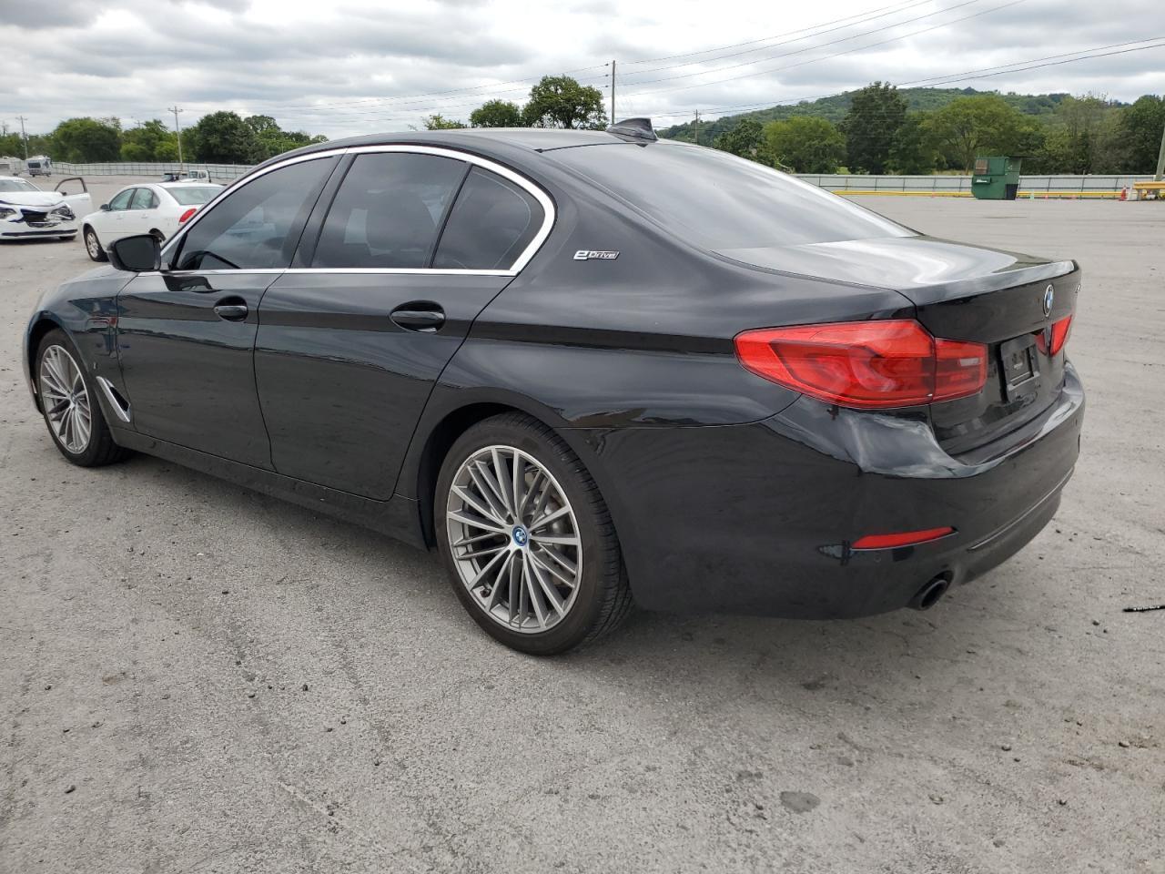 2019 BMW 530E - Image 2