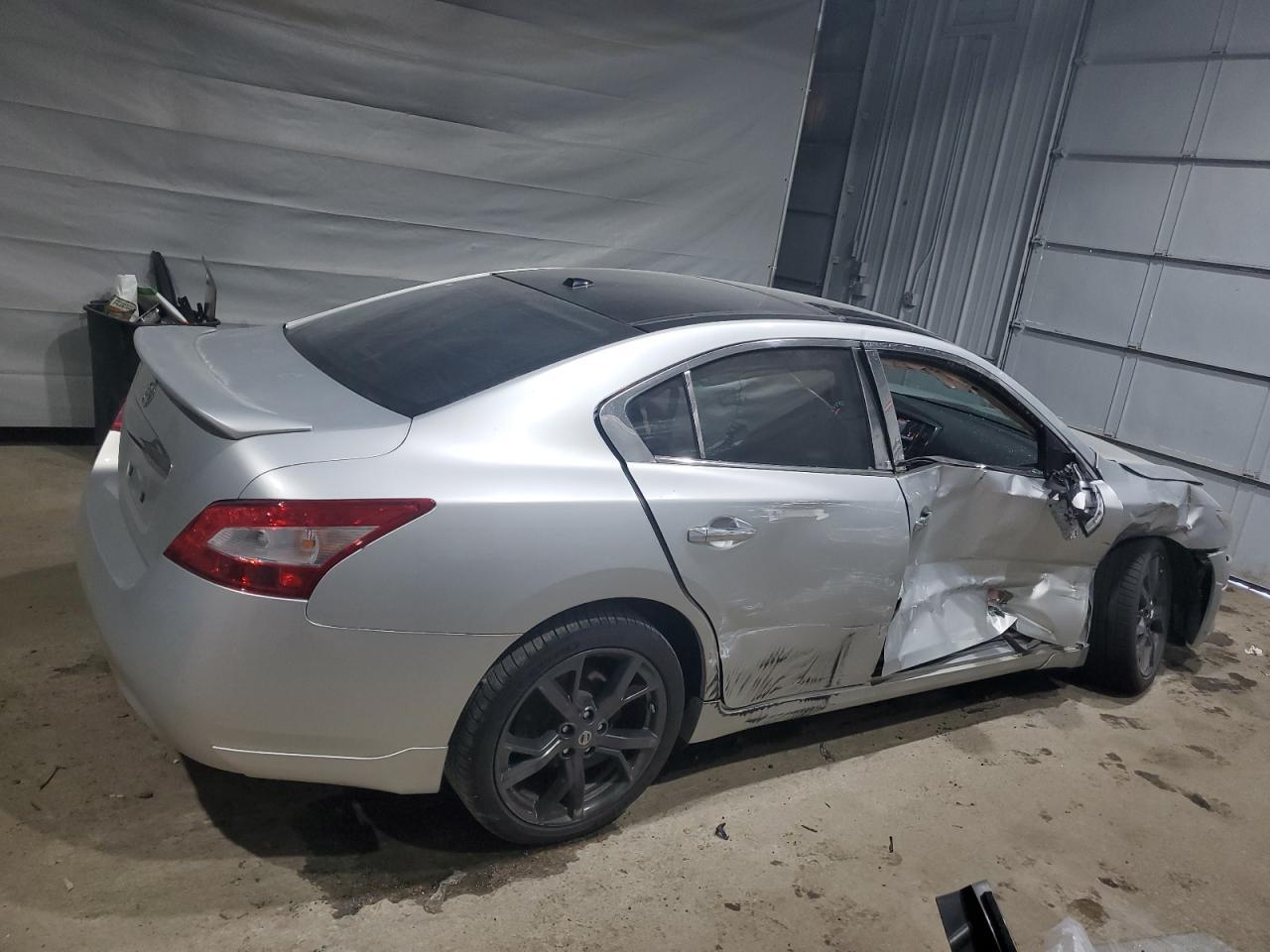 2010 Nissan Maxima S - Image 3