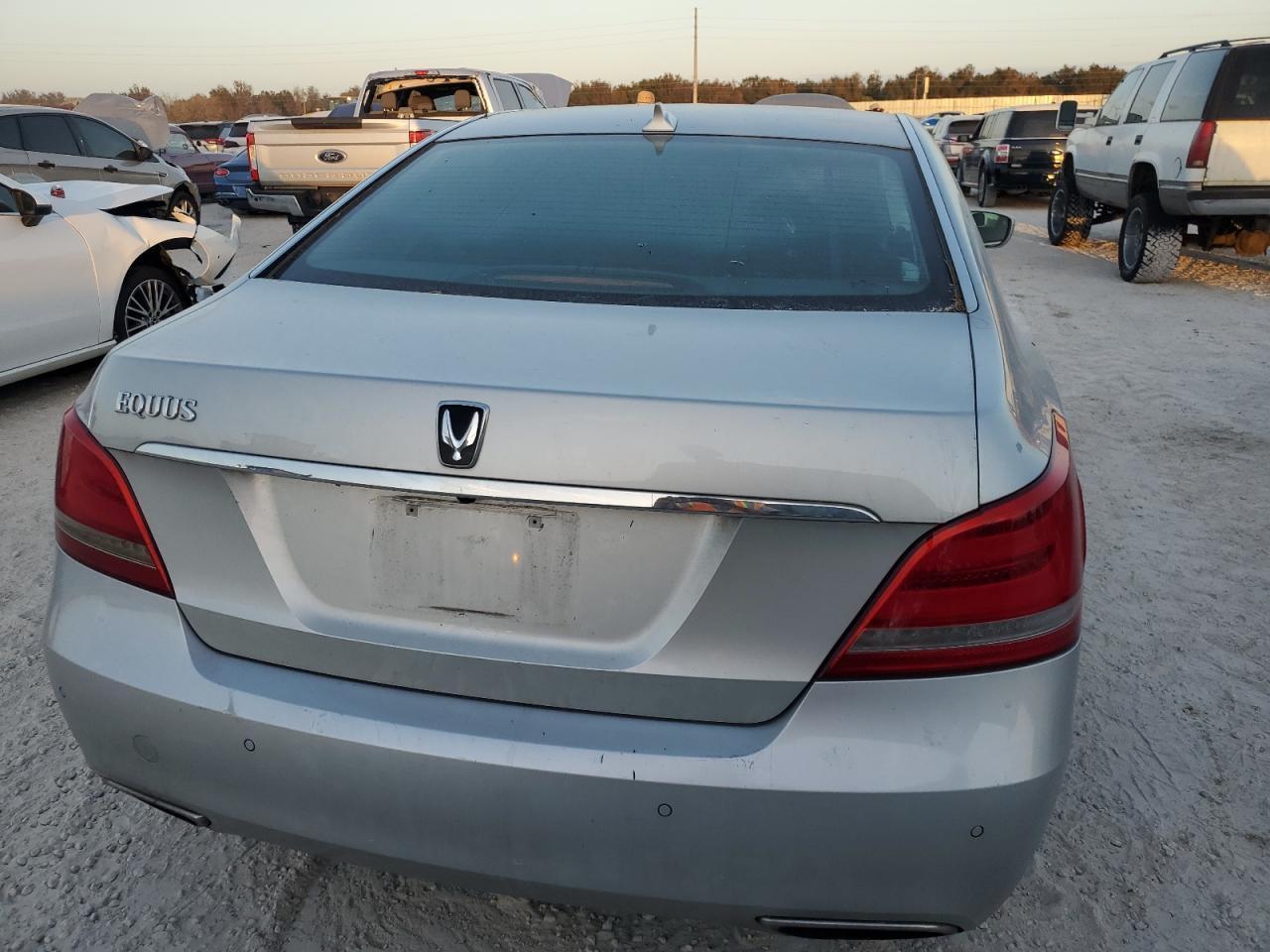 2014 Hyundai Equus Signature - Image 6