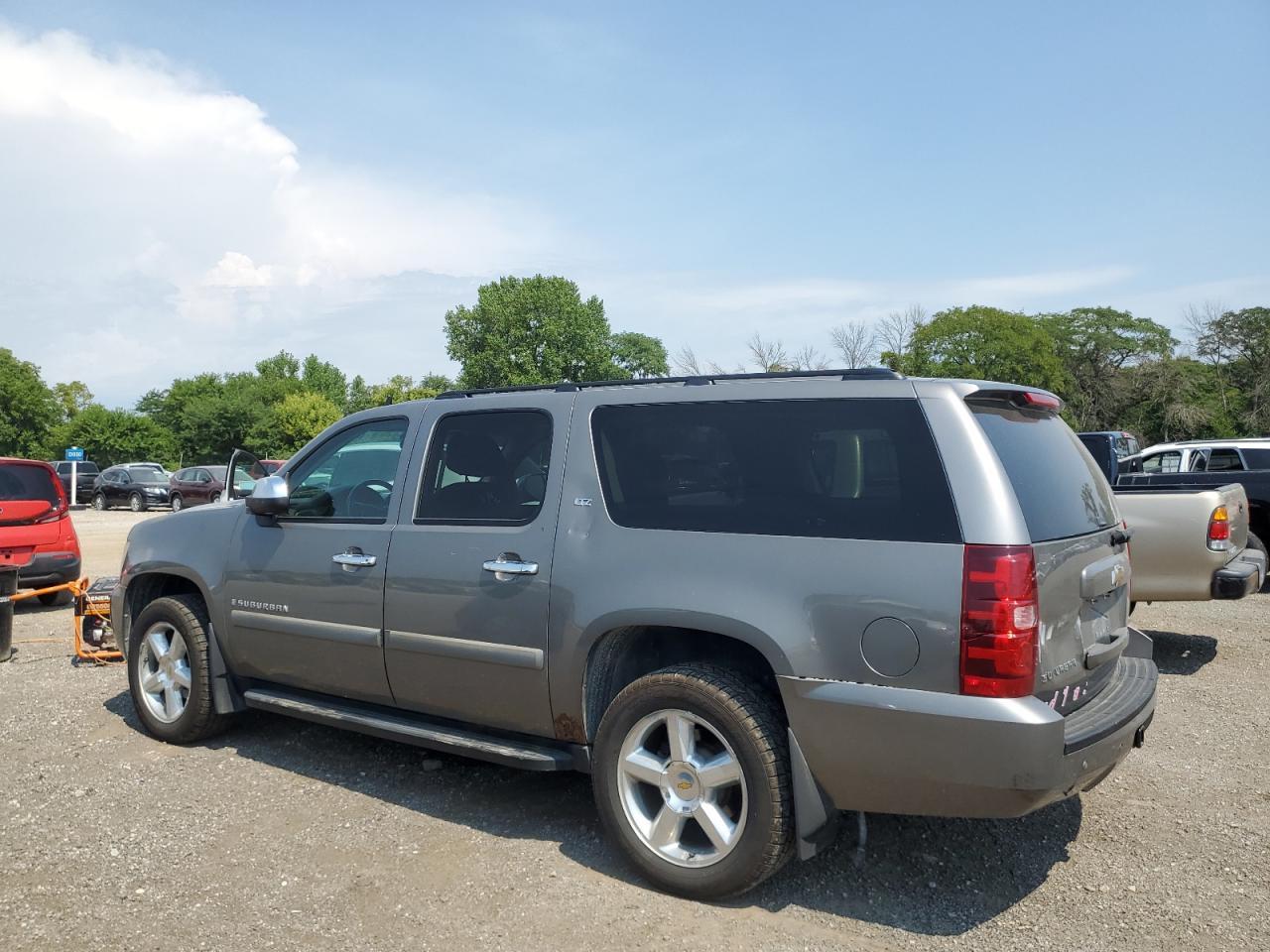 2008 Chevrolet Suburban K1500 Ls - Image 2