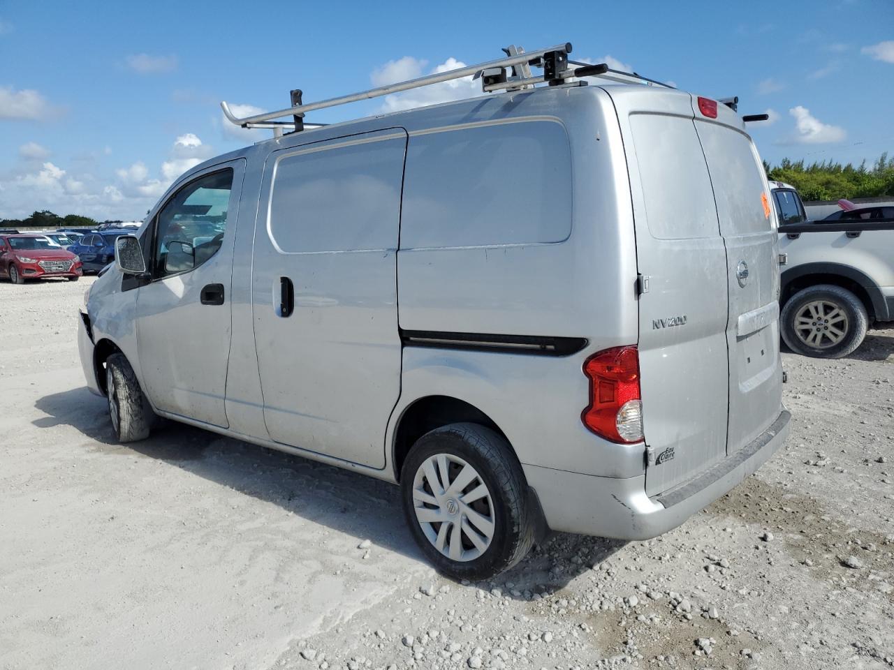 2017 Nissan Nv200 2.5S - Фото 2
