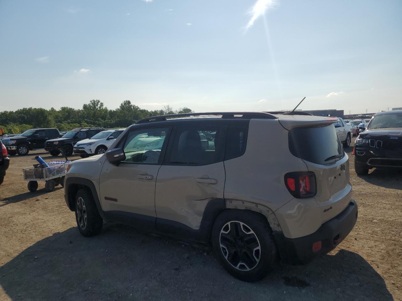 2015 Jeep Renegade Trailhawk - Фото 2