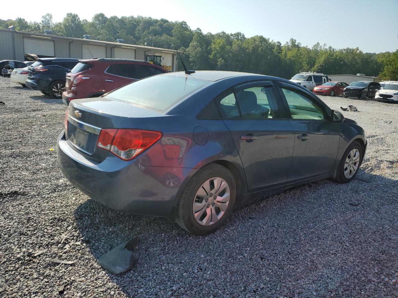 2014 Chevrolet Cruze Ls - Image 3