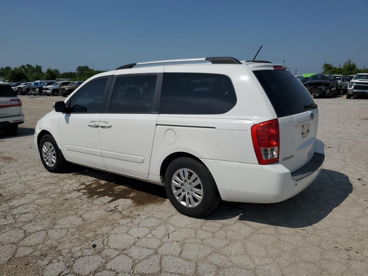 2011 Kia Sedona Lx - Image 2