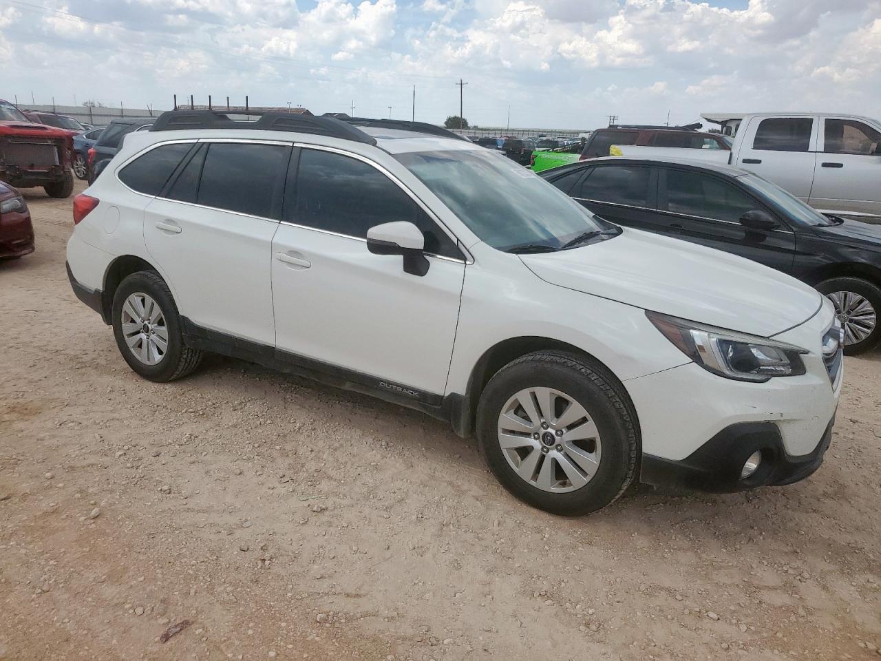 2018 Subaru Outback 2.5I Premium - Image 4