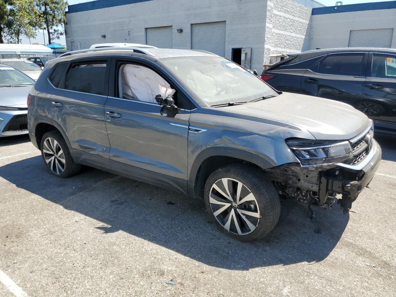 2022 Volkswagen Taos Se - Фото 4