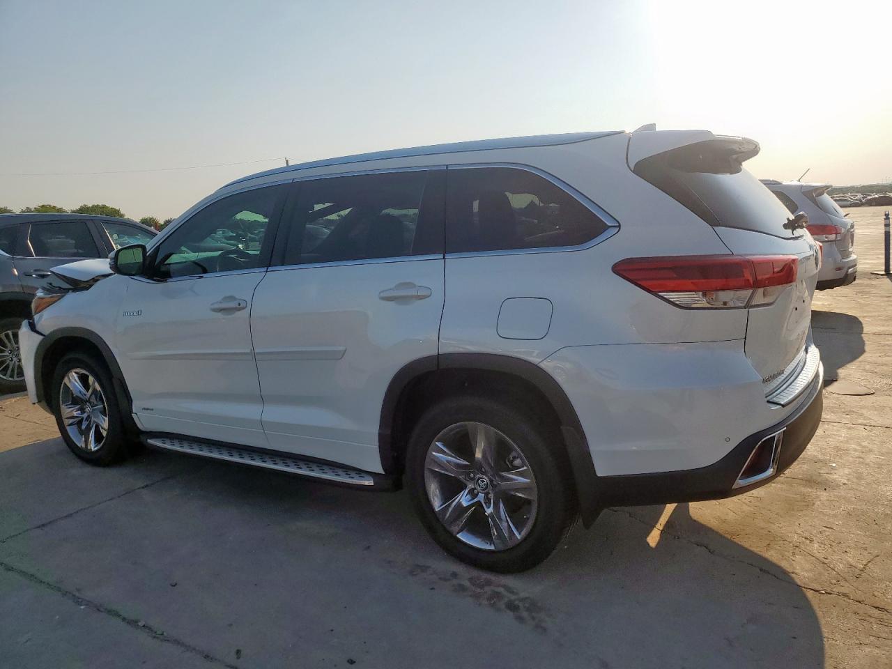 2019 Toyota Highlander Hybrid Limited - Image 2
