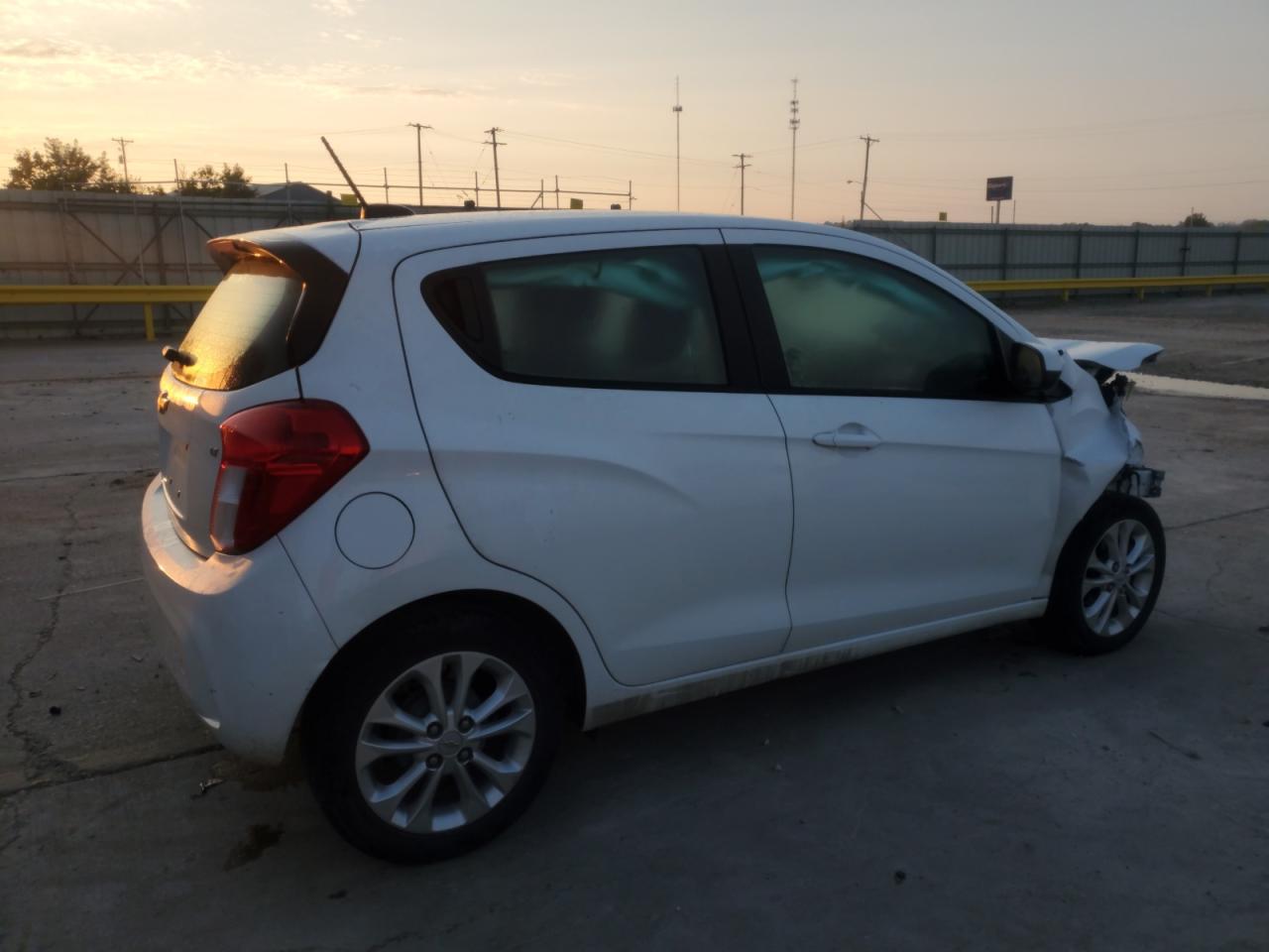 2020 Chevrolet Spark 1Lt - Фото 3
