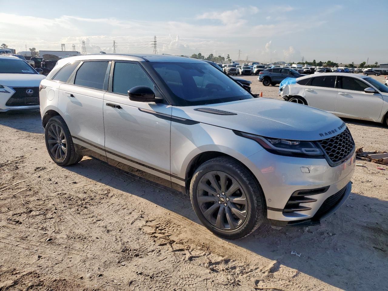2018 Land Rover Range Rover Velar R-Dynamic Se - Image 4