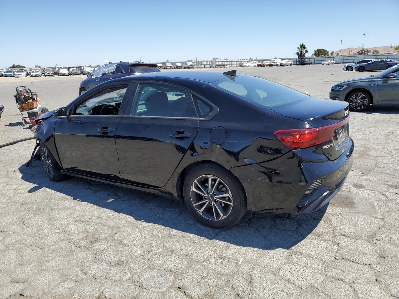 2023 Kia Forte Lx - Фото 2