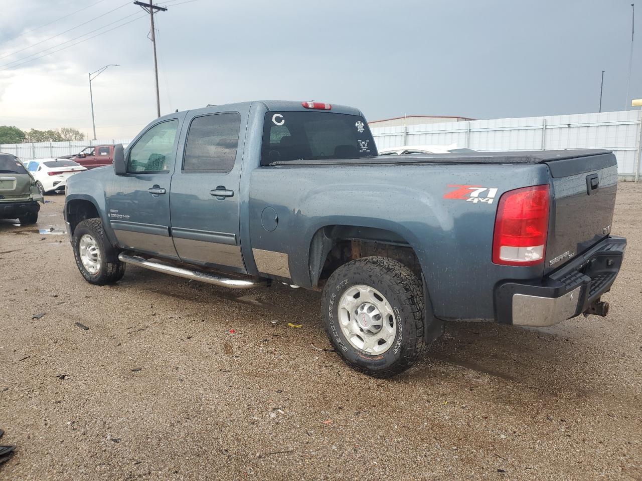 2007 GMC Sierra K2500 Heavy Duty - Image 2