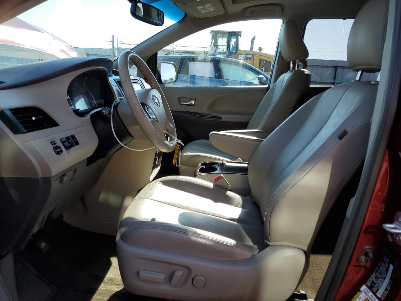 2013 Toyota Sienna Xle - Фото 7