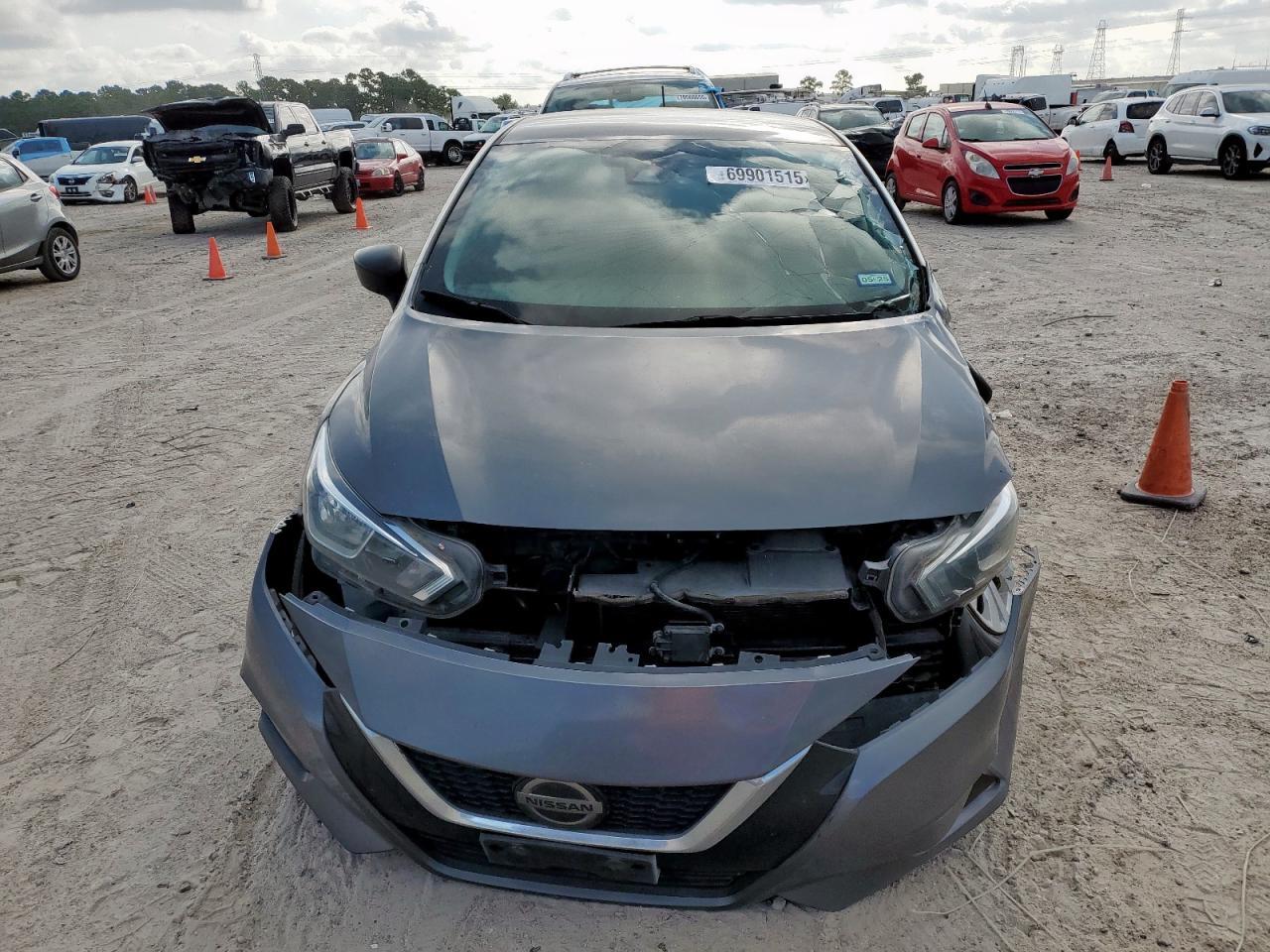 2020 Nissan Versa S - Image 5