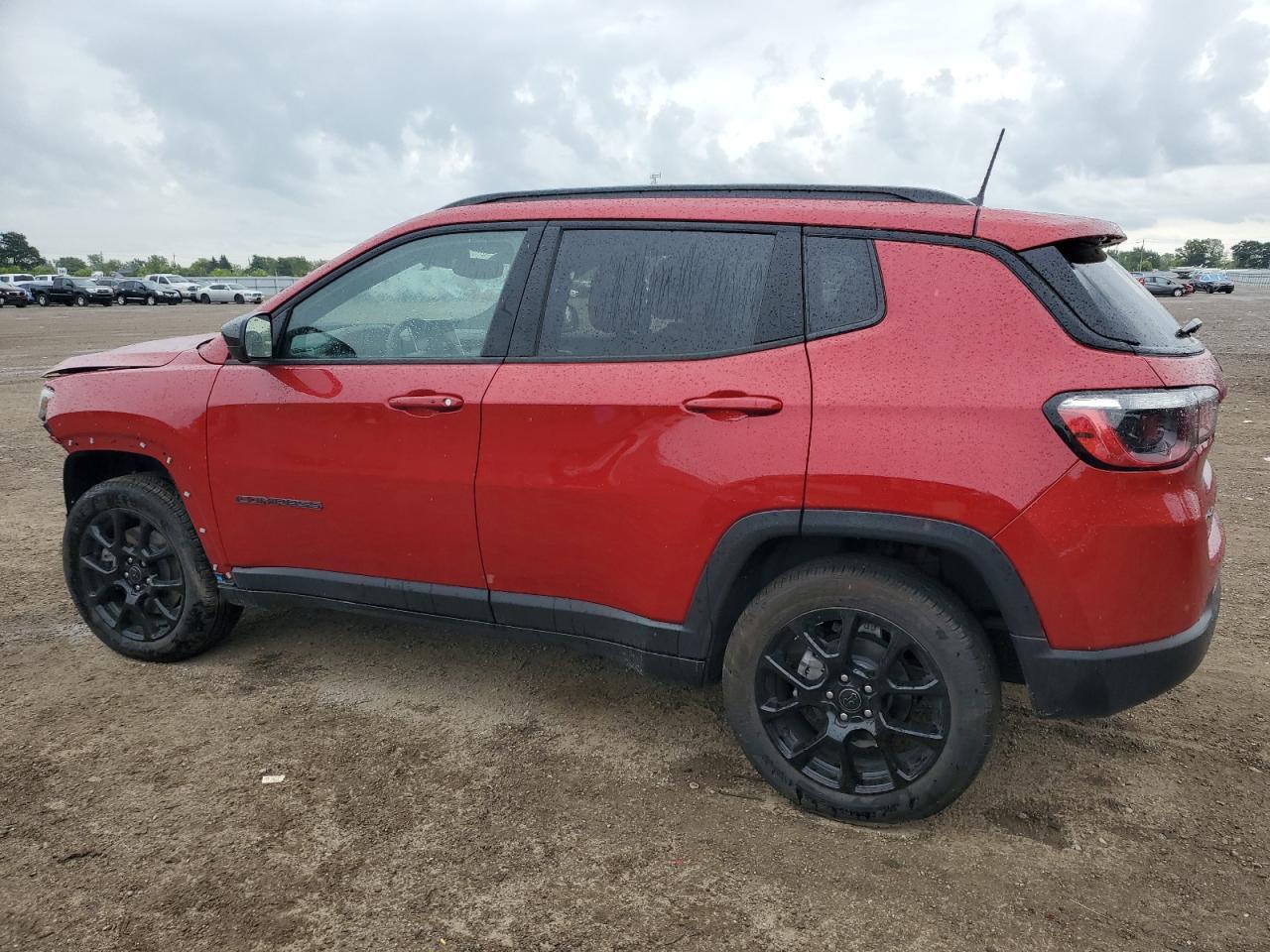 2025 Jeep Compass Latitude Lux - Image 2