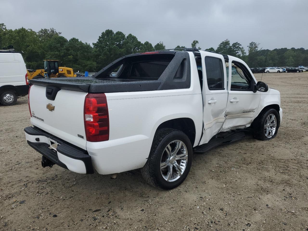 2011 Chevrolet Avalanche Ls - Фото 3