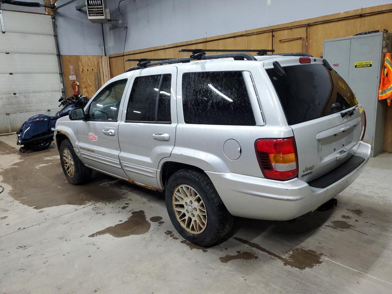 2004 Jeep Grand Cherokee Laredo - Image 2