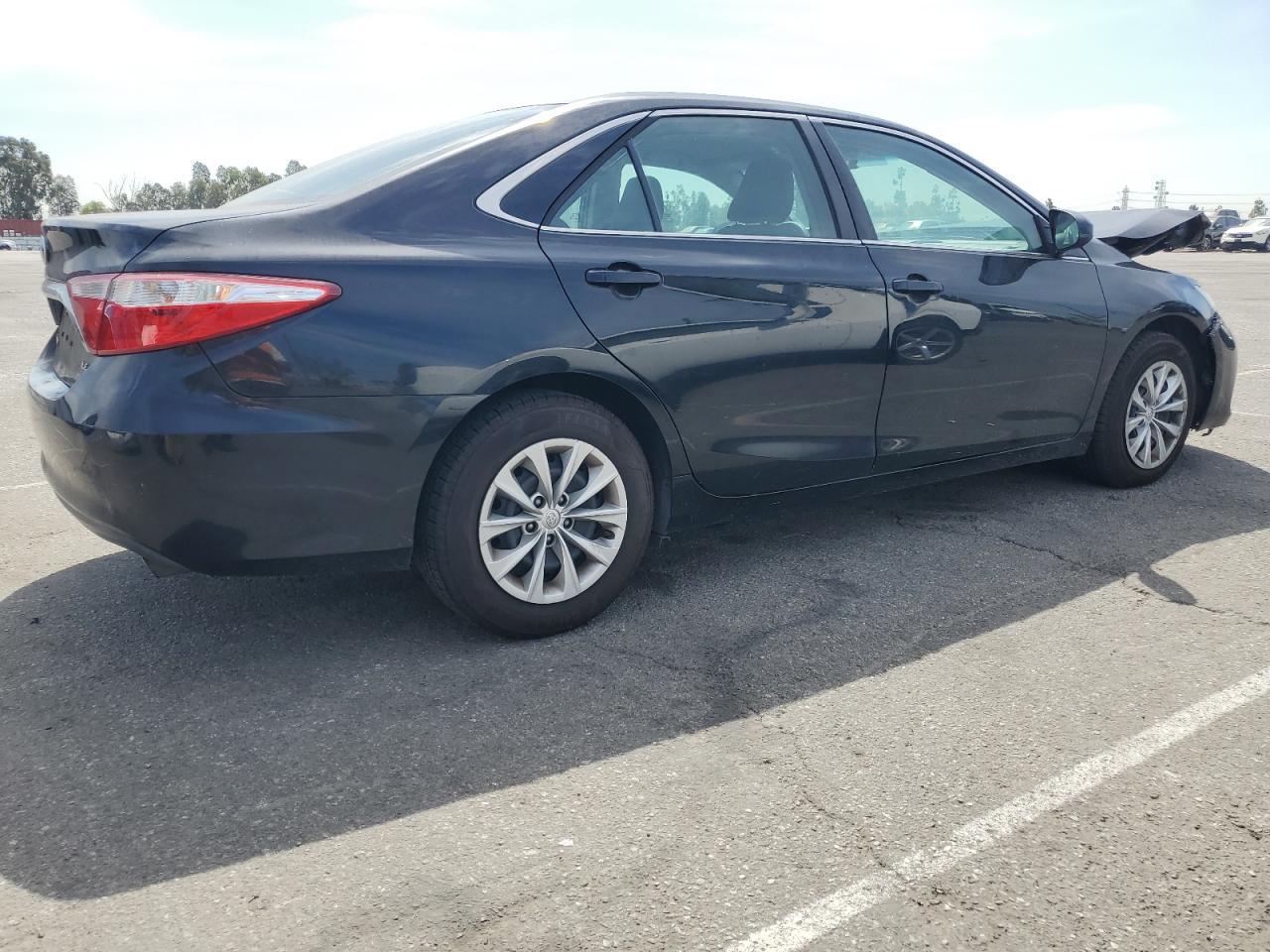 2016 Toyota Camry Le - Фото 3