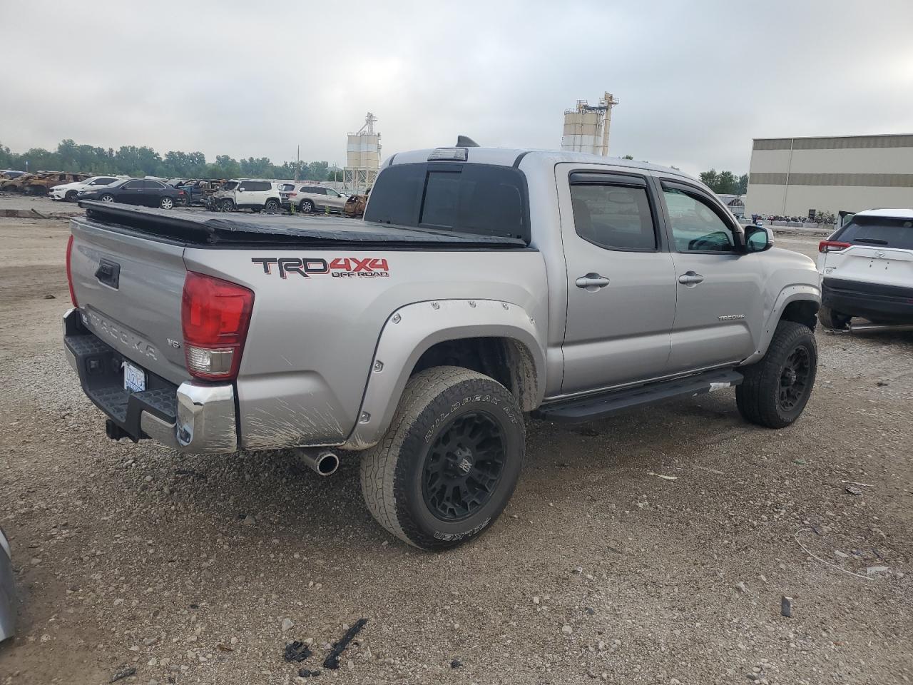 2017 Toyota Tacoma Double Cab - Image 3