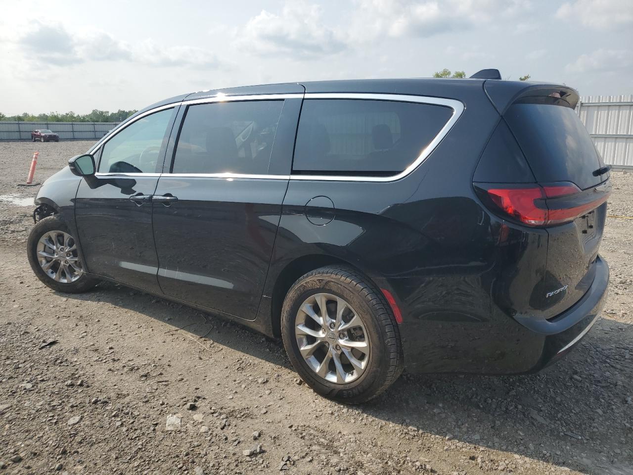 2023 Chrysler Pacifica Touring L - Фото 2